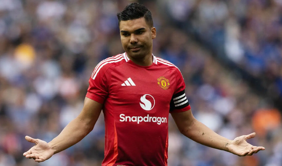 You are currently viewing Manchester United rejeita oferta da Arábia Saudita, Casemiro continua a proteger o meio-campo